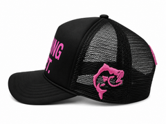 FISHING DEPT. CST TRUCKER [BLACK/FUCHSIA]